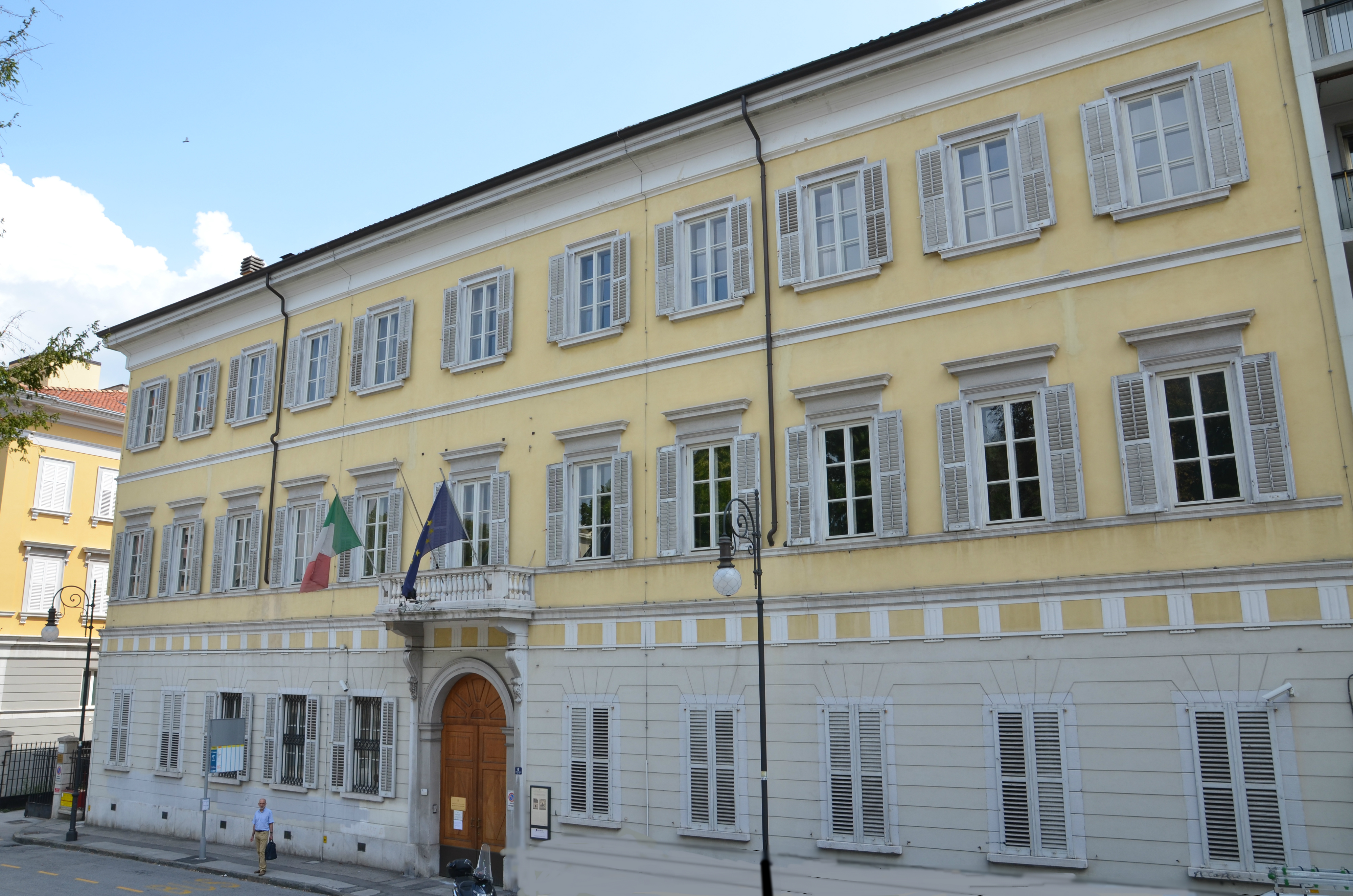Facciata esterna della Biblioteca statale Stelio Crise di Trieste